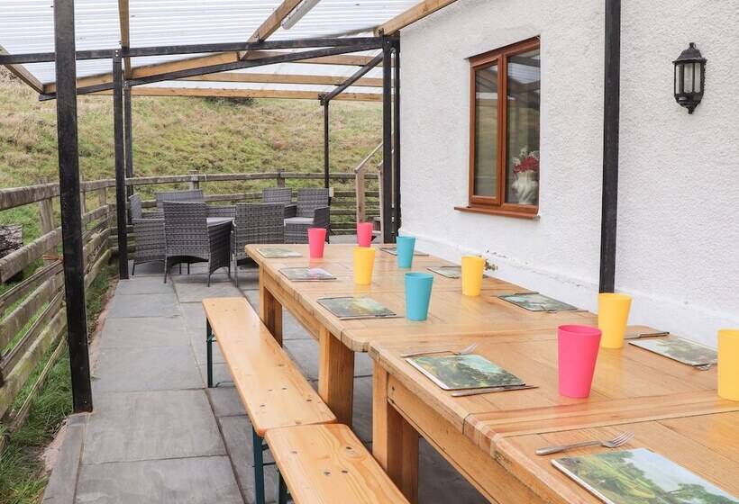 Maestyddyn Farm House