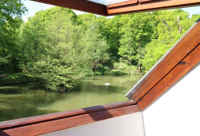 Miswells Cottages   Lake View