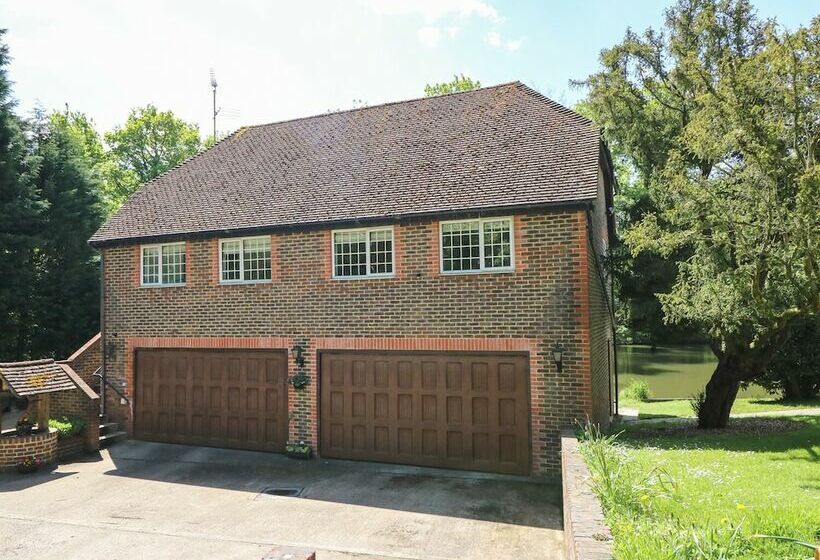 Miswells Cottages   Lake View
