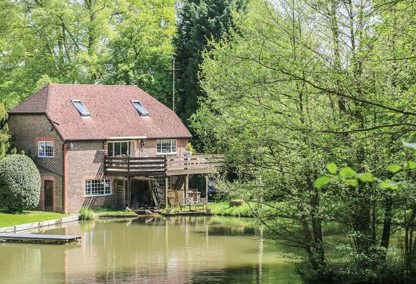 Miswells Cottages   Lake View