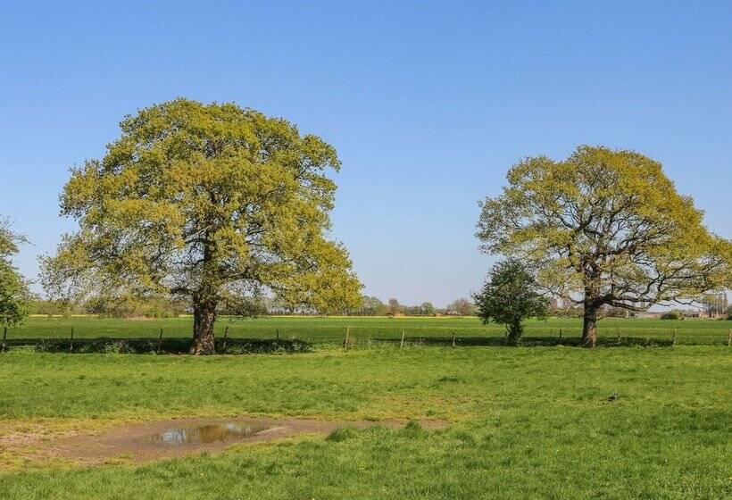 1 Pines Farm Cottages