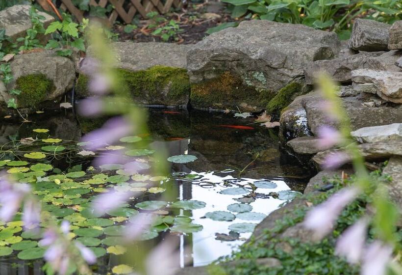 Red Rose Inn Bed & Breakfast