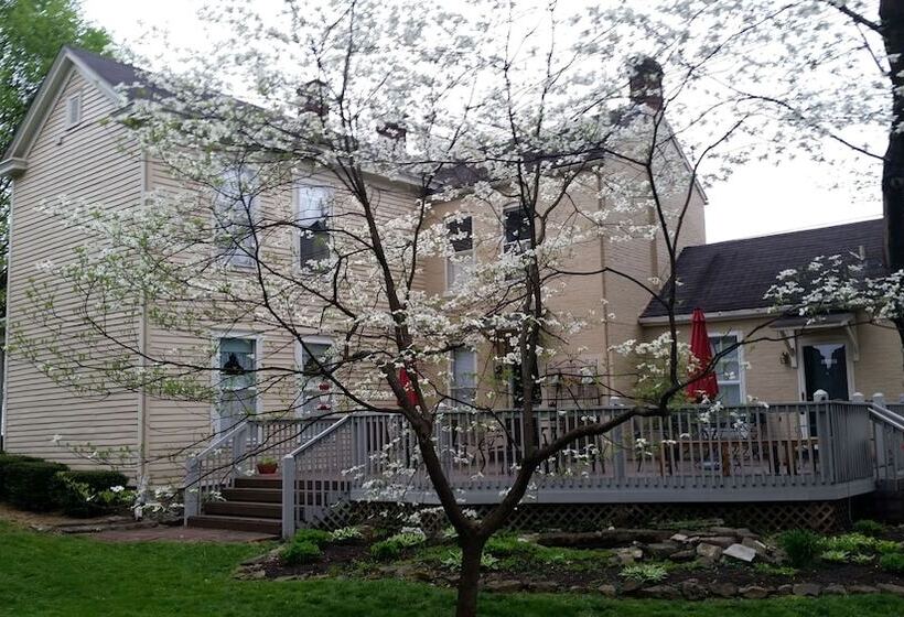 Red Rose Inn Bed & Breakfast