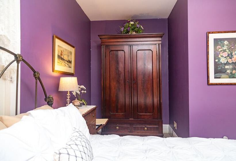 Red Rose Inn Bed & Breakfast