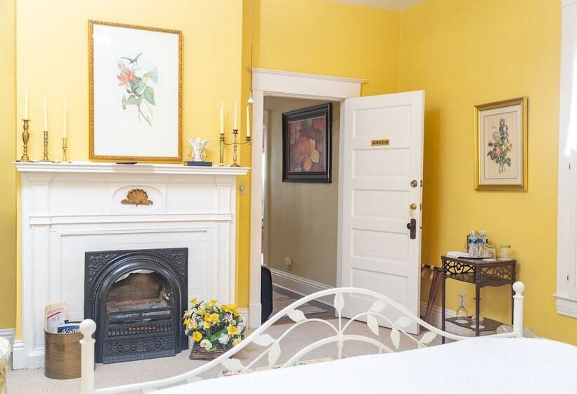 Red Rose Inn Bed & Breakfast