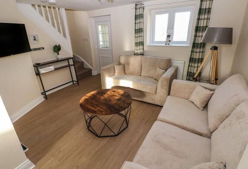 Saddlers Cottage, Berllandeg Farm