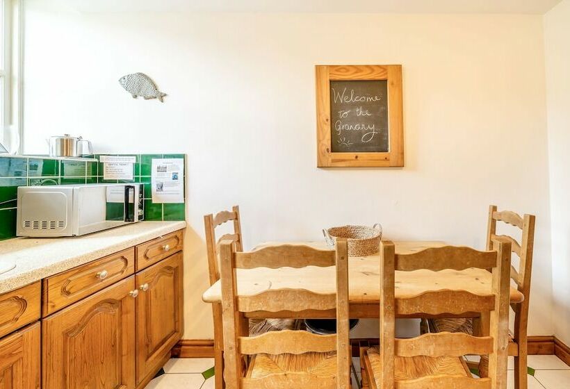 5 The Granary
