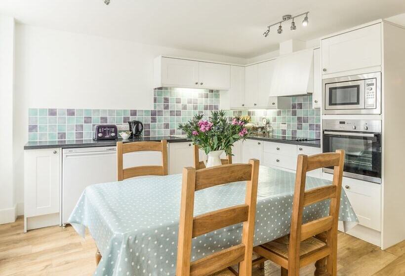 The Maltster's House