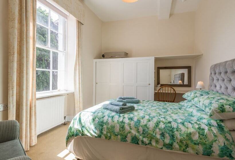 The Old Schoolhouse And Cottage