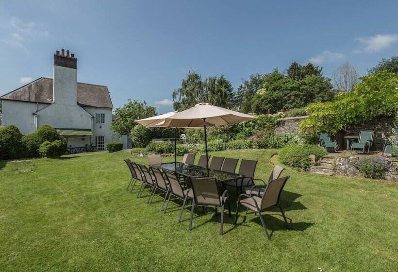 The Old Schoolhouse And Cottage