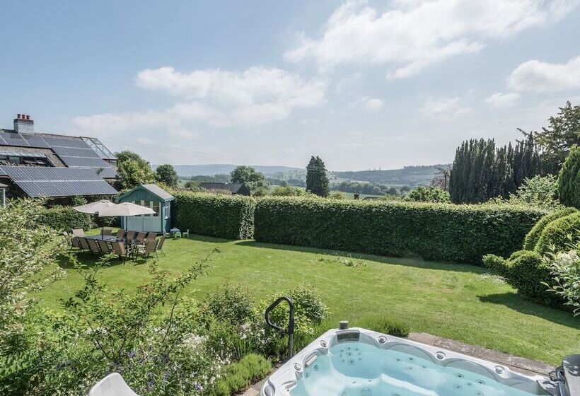 The Old Schoolhouse And Cottage