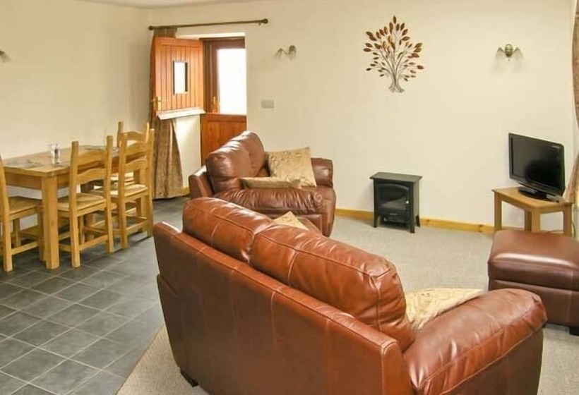 Ty Isaf Penrhyddion