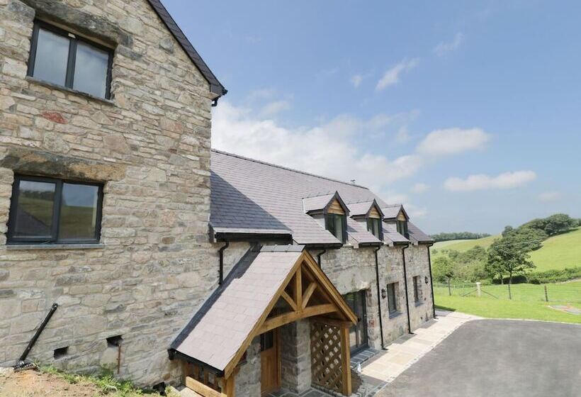 Tyn Y Celyn Isaf