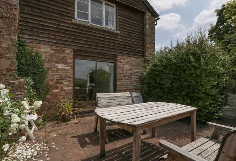 Wheelbarrow Cottage