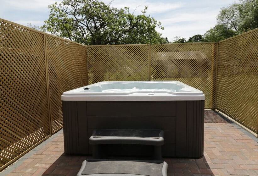 Whitehands Farm Barn