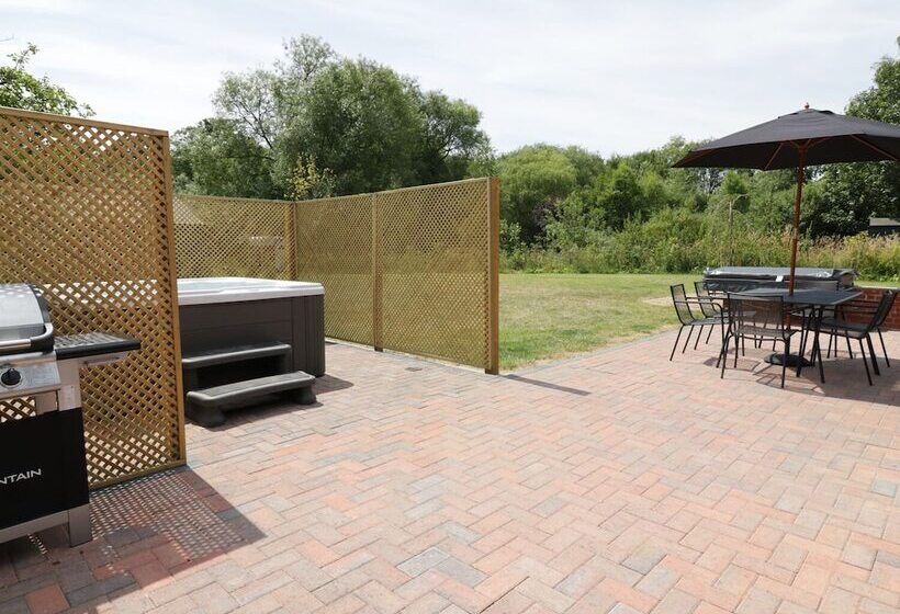 Whitehands Farm Barn