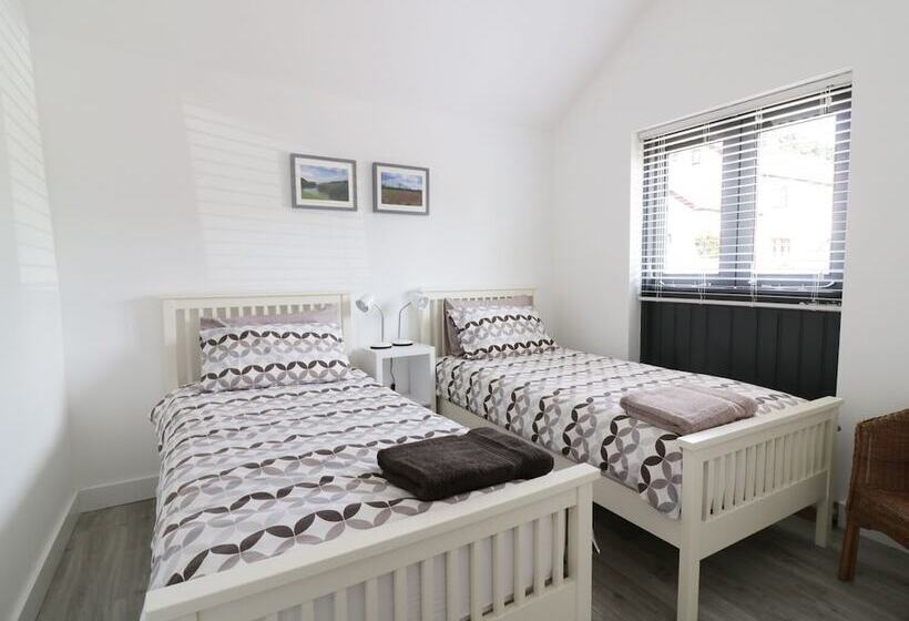 Whitehands Farm Barn