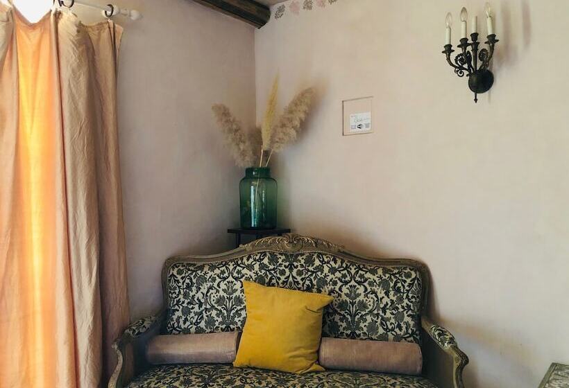 مبيت وإفطار Far Out Oasis