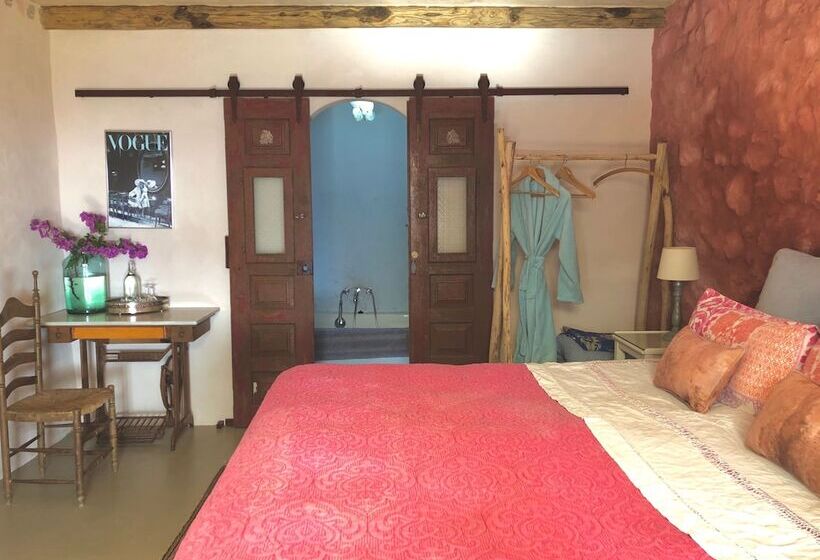 مبيت وإفطار Far Out Oasis