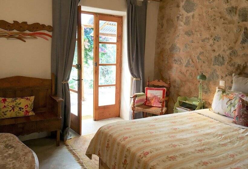 مبيت وإفطار Far Out Oasis