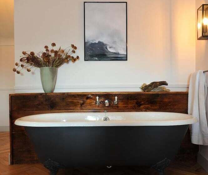 مبيت وإفطار The Driftwood