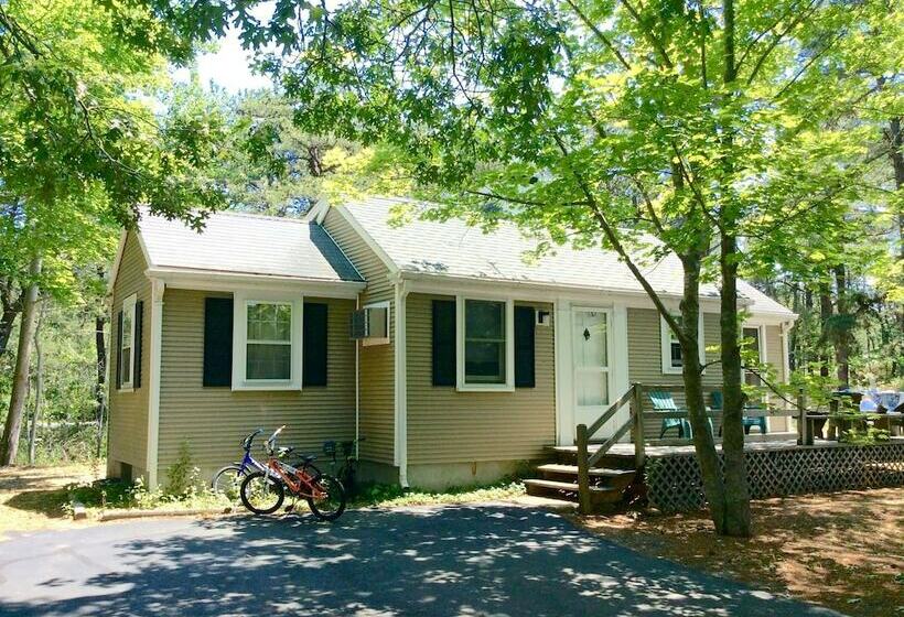 Cottages At The Even Tide Resort