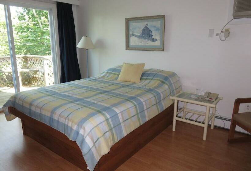 Cottages At The Even Tide Resort