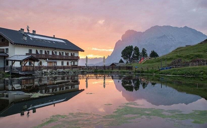 مسافرخانه Mahlknechthuette Seiseralm