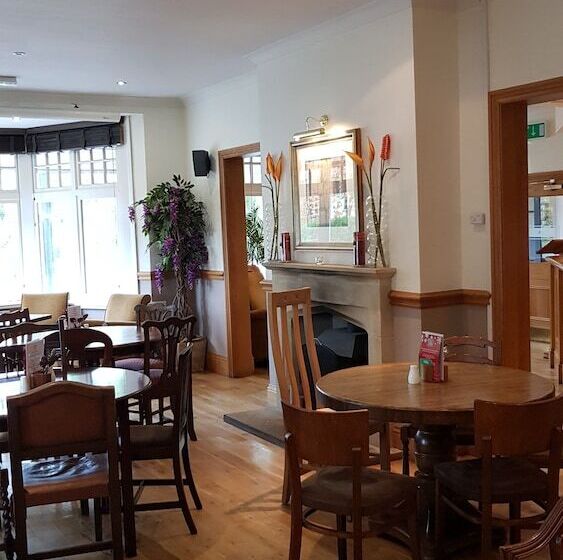 פונדק The George Carvery &