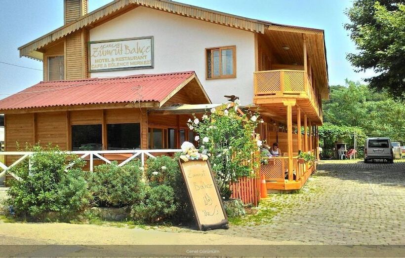 هتل Acarlar Zumrut Bahce