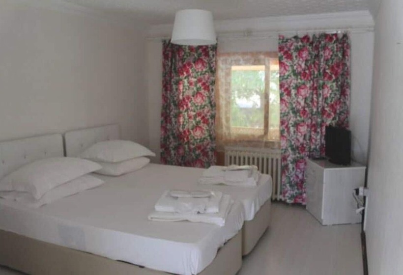 هتل Acarlar Zumrut Bahce