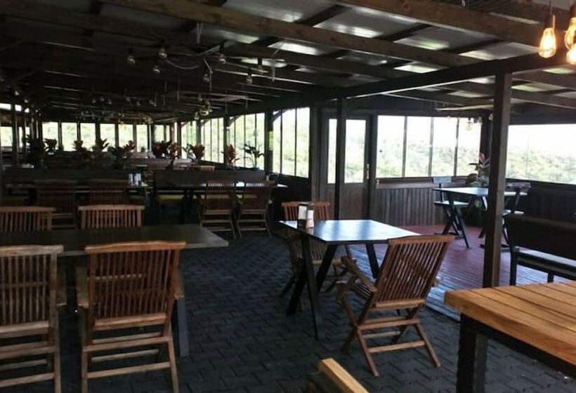 هتل Acarlar Zumrut Bahce