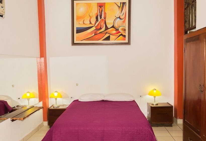 هتل Albergue La Jungla