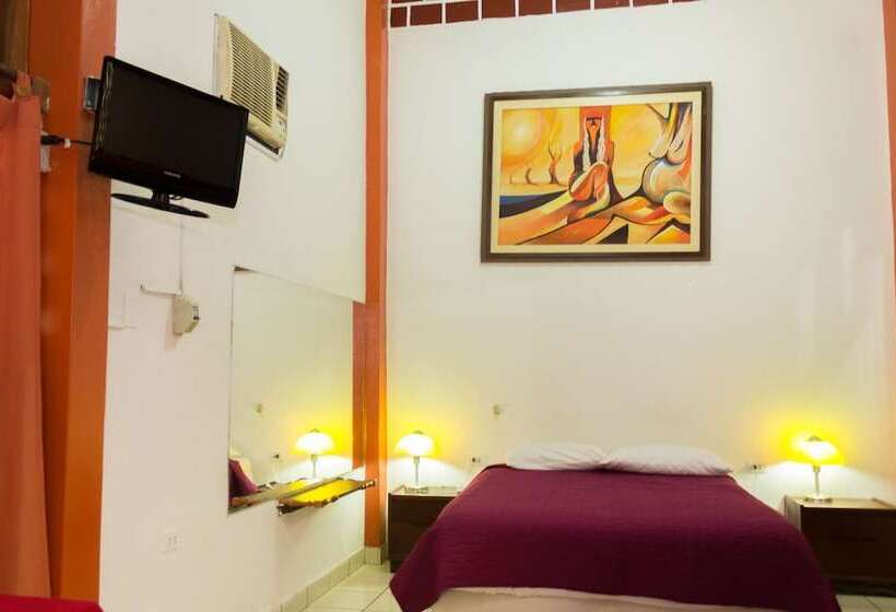 هتل Albergue La Jungla