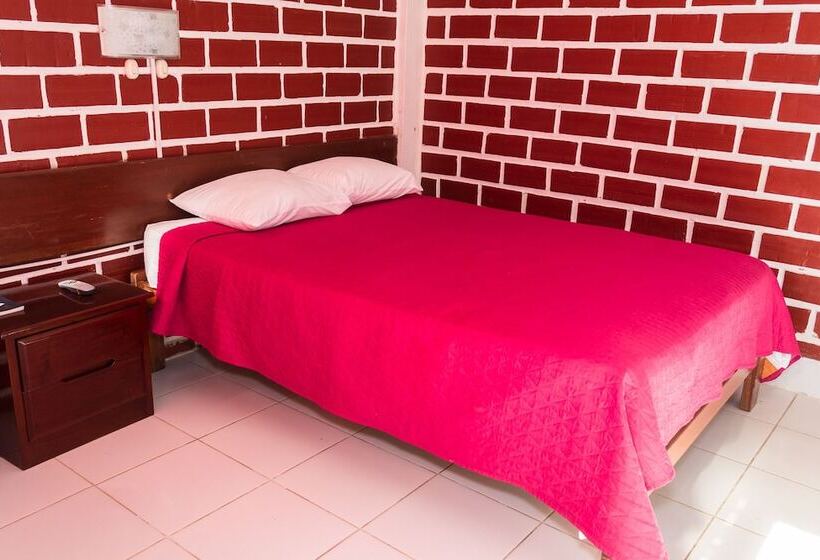 هتل Albergue La Jungla