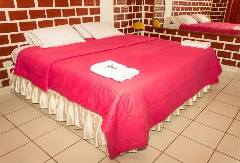 هتل Albergue La Jungla