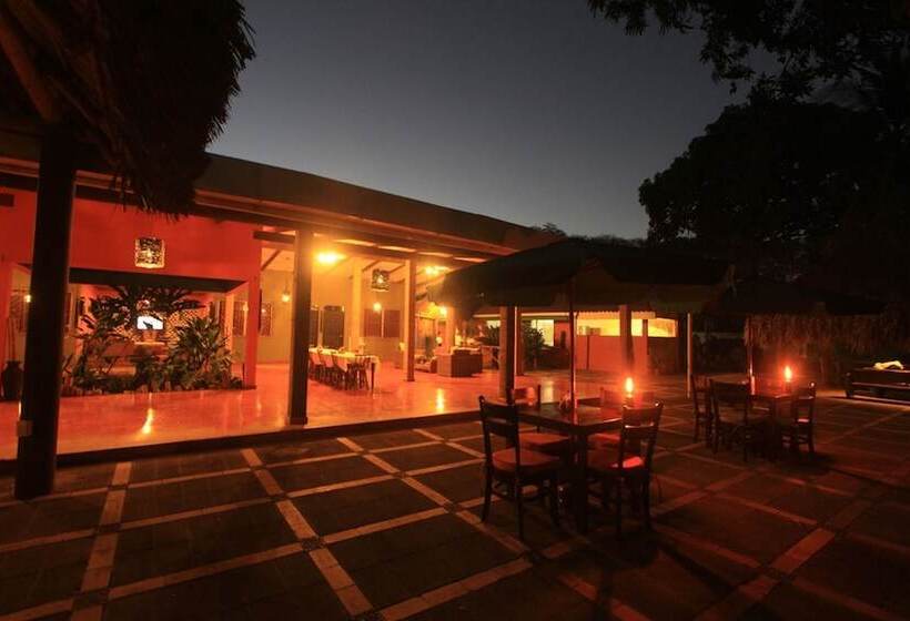 فندق Atlakamani Surfing Resort