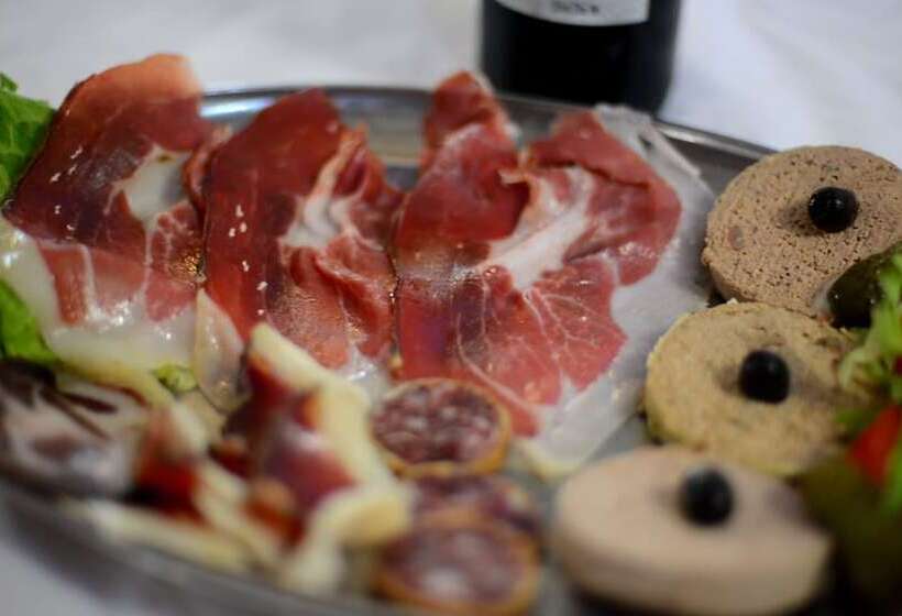 Отель Auberge Du Col De Bavella