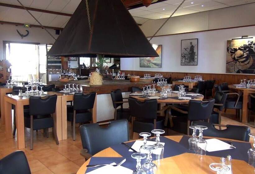 Отель Auberge Du Col De Bavella