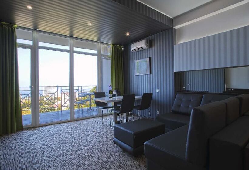 هتل Bristol Apart