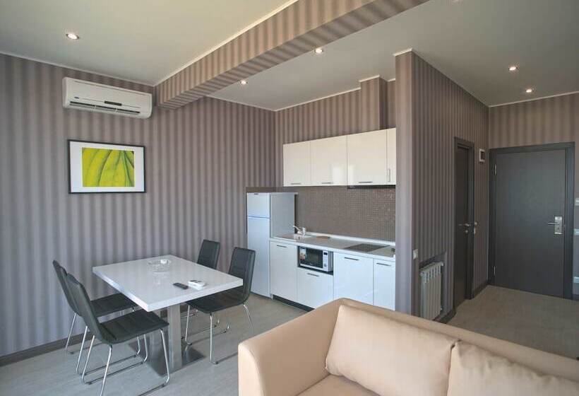 هتل Bristol Apart