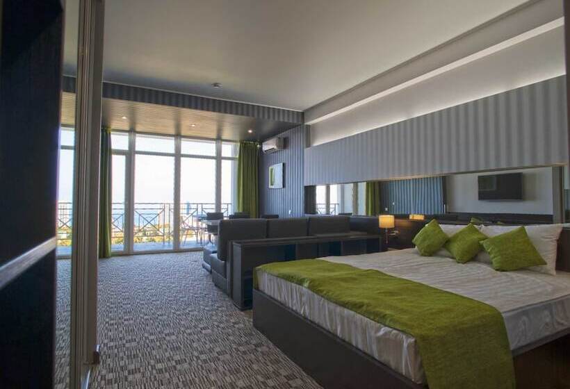 هتل Bristol Apart