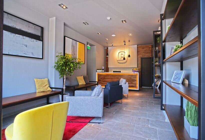 هتل Bristol Apart