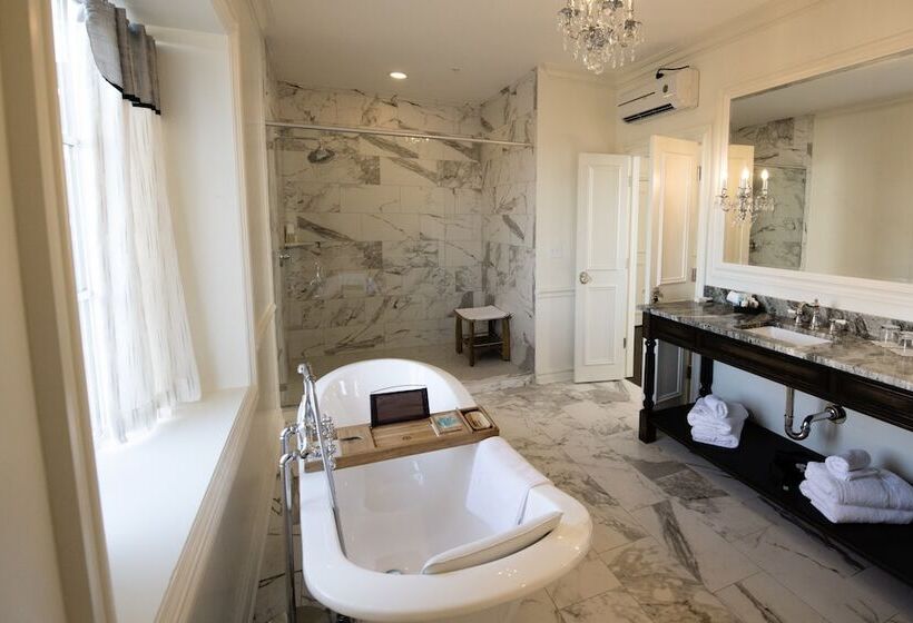 Отель Dominion House