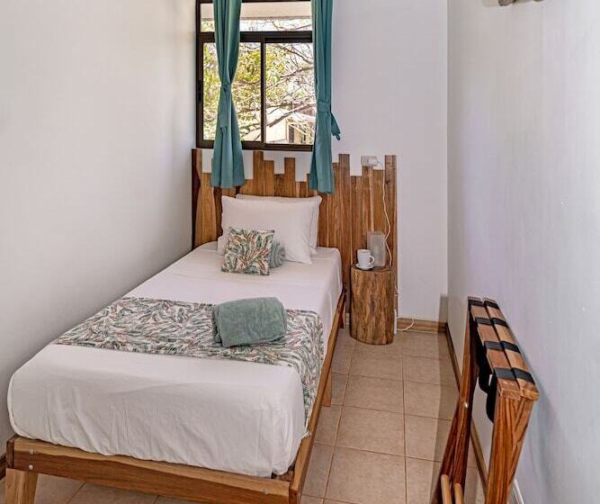 Отель Drift Away Lodge