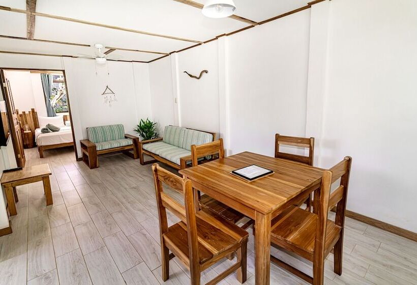 Отель Drift Away Lodge