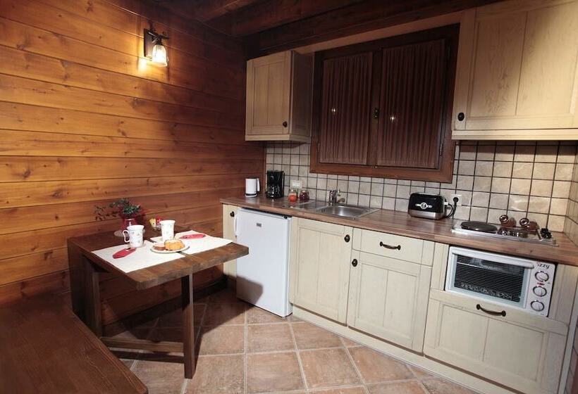 호텔 Efharis Filoxenon