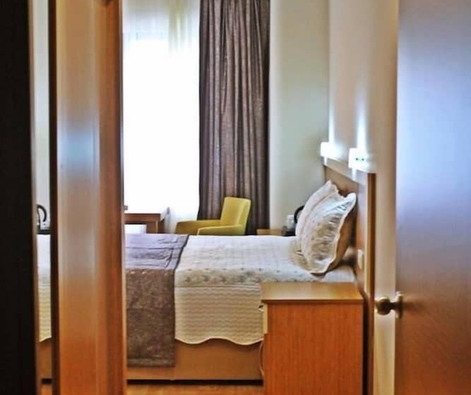 בית מלון כפרי Emsa Palace