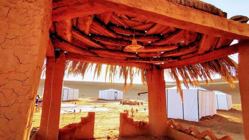 호텔 Erg Chegaga Desert Camp