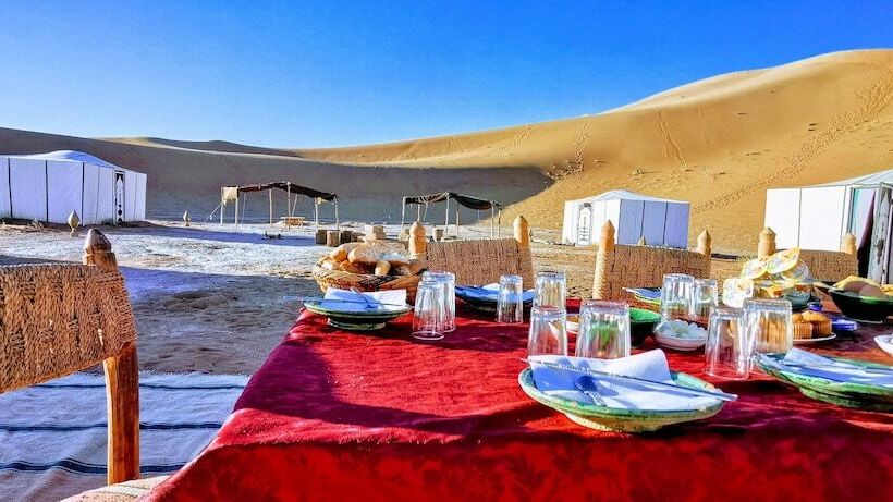 호텔 Erg Chegaga Desert Camp